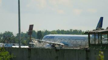 aire astana avión tomando apagado video