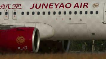 juneyao le compagnie aeree rullaggio a Phuket aeroporto video