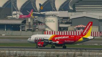 comercial avión de tailandés vietjet aire aterrizaje video