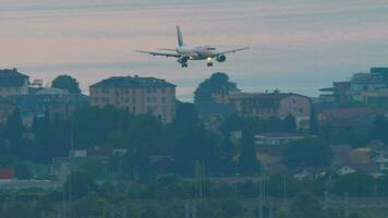 airbus a320 di yamal atterraggio video