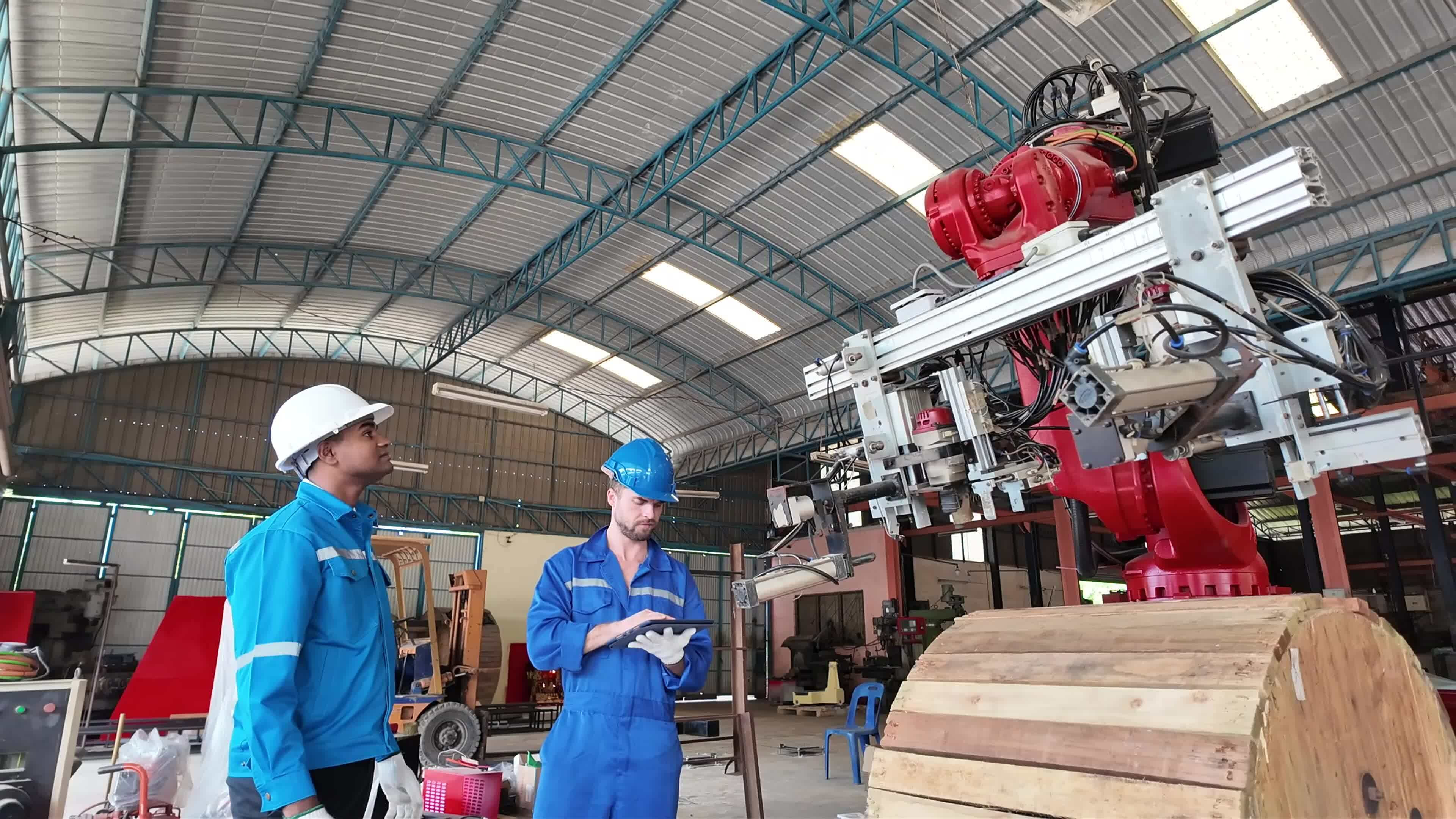männlich Mann Person Menschen Mensch Weiß Helm Sicherheit Blau Farbe