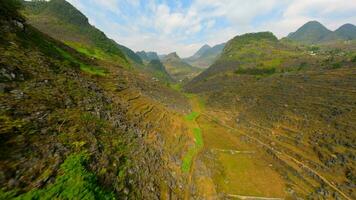 Märchen Berg Landschaft im Nord Vietnam auf das Ha Giang Schleife video