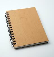 ai generado blanco página en de madera mesa, oficina espiral cuaderno generado por ai foto