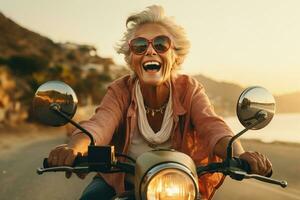 ai generado mayor contento sonriente mujer en Gafas de sol paseos un scooter en un la carretera a lo largo el costa en un borroso naturaleza antecedentes foto