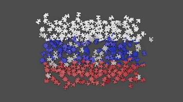 animation de une Russie drapeau chute sur le surface, assemblé de une puzzle avec un alpha canal et une ombre. vent coups le épars russe pièces en dehors de Cadre video