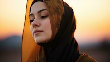 ai generado retrato de joven musulmán mujer en hijab mirando lejos a puesta de sol foto