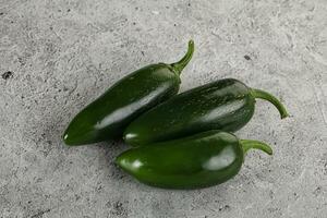 crudo verde mexicano jalapeño pimienta foto