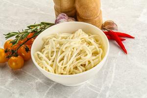 tradiciona asiático cocina - udon fideos foto