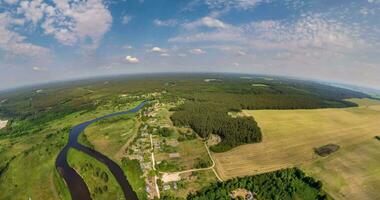 winzig Planet im Himmel mit Wolken mit Blick auf klein Dorf mit Fluss. Transformation von kugelförmig 360 Panorama im abstrakt Antenne Sicht. video