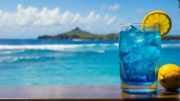 ai generado azul cóctel en un hermosa vaso, limón, día en contra el mar foto