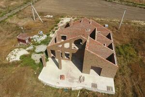 The house is built of red brick. The walls of the house are a top view photo