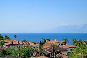 ver desde el observación cubierta en el techos de el antiguo edificios de el antiguo ciudad de kaleici en antalya, pavo. foto