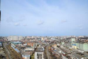 ciudad paisaje. el ver desde el alturas de el 24 piso. krasnodar ciudad. urbano vista. foto