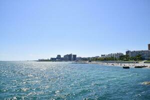 centro de deportes acuáticos y muelle de novorossiysk. urbano paisaje de el Puerto ciudad foto