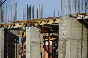 construcción de un residencial edificio, reforzado hormigón estructuras foto