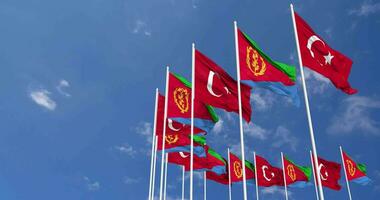 eritrea och Kalkon flaggor vinka tillsammans i de himmel, sömlös slinga i vind, Plats på vänster sida för design eller information, 3d tolkning video