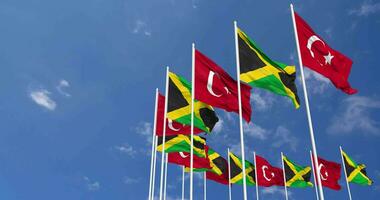 Jamaica y Turquía banderas ondulación juntos en el cielo, sin costura lazo en viento, espacio en izquierda lado para diseño o información, 3d representación video