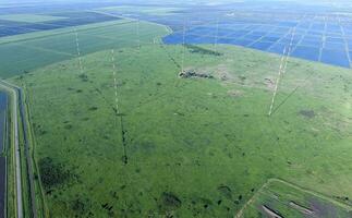 mástiles onda larga antenas comunicación entre el arroz campos suelo foto