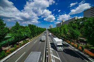 un tráfico mermelada a el céntrico calle en takashimadaira tokio amplio Disparo foto