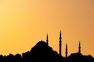 Ramadán o islámico antecedentes foto. suleymaniye mezquita a puesta de sol foto