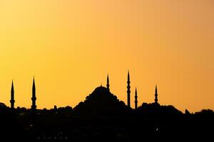 silueta de Estanbul antecedentes foto. suleymaniye mezquita a puesta de sol foto