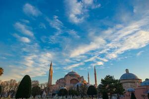 hagia Sofía o ayasofya mezquita en el Mañana con nublado cielo foto