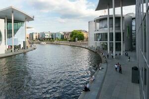 Berlina, alemania-agosto 9, Vista 2022 de el biblioteca de el alemán Bundestag durante un nublado día foto