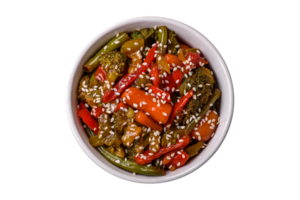 misturar do legumes milho, cenouras, pimentas, brócolis, cebolas dentro teriyaki molho png