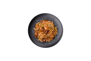 delicioso ásia udon prato com vegetais, cogumelos, sal e especiarias png
