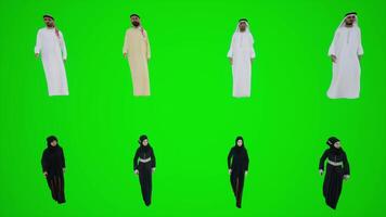 3d verde tela seis árabe homens e mulheres caminhando dentro a mercado a partir de frontal ângulo video