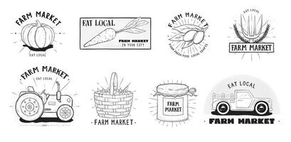 Fresco comida etiquetas colocar. granja mercado varios logo recopilación. mano dibujado vector ilustración en blanco antecedentes.