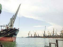 ver de el mar y ciudad playa desde el Puerto muelle foto