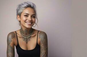 ai generado retrato de un mujer con un cuerpo lleno de artístico tatuajes foto