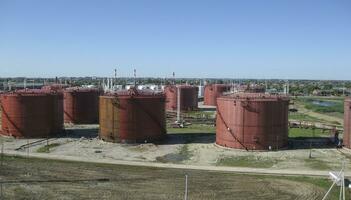 almacenamiento tanques para petróleo productos foto