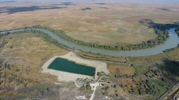 paisaje cerca el mar de azov, el río, un artificial lago y abierto espacios para caza y pescar foto