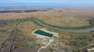 paisaje cerca el mar de azov, el río, un artificial lago y abierto espacios para caza y pescar foto