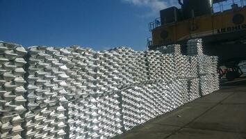 Aluminum ingots. Transportation of aluminum for export photo