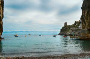 viaje en Italia. amalfi costa con el mar foto