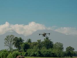 The drone can be controlled with a mobile phone using GPS signals to provide directional control over the air. photo