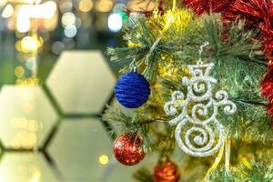 antecedentes con difuminar en el tema de Navidad o nuevo año con juguetes y brillante elementos foto