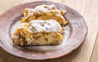 manzana strudel con nueces foto