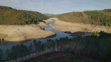 seco rio montanhas video