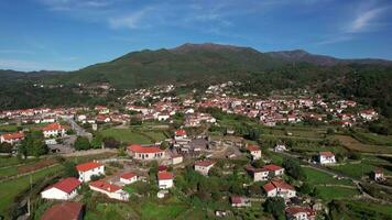 pintoresco portugués pueblo de soajo. natural parque de geres, Portugal video