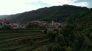 aereo Visualizza villaggio di sistelo nel Portogallo. il litle portoghese Tibet video