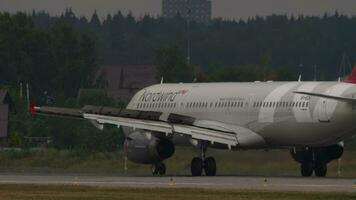 Airbus A321 of Nordwind Airlines braking after landing video