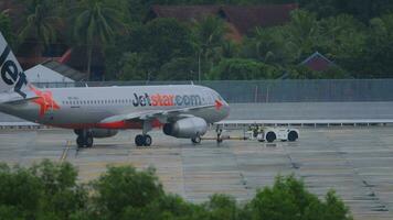 Footage of plane JetStar in tow video