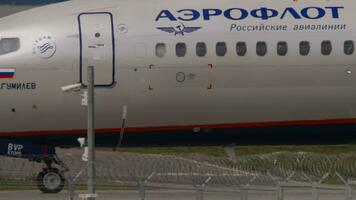 boeing 737 van aeroflot taxiën video