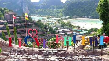 oa nang krabi Thailand 2018 panorama visie ik liefde koh phi phi teken belettering Thailand. video