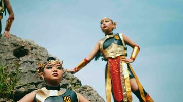 a group of golden warriors was standing on a rock cliff to monitor the enemy from far away video