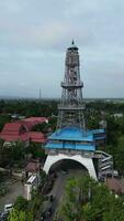 vertikal Drönare antal fot av limboto torn eller pakaya torn i de morgon- video